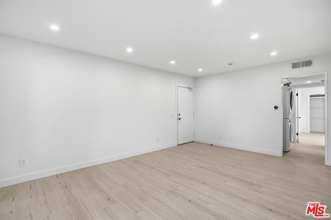 Photo - 13025 Moorpark St Unit 208