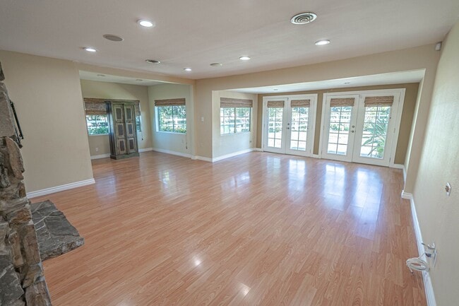 Photo - Stunning 4-Bedroom Pool Home for Rent in S...