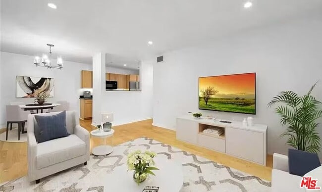 Building Photo - 330 S Barrington Ave Unit 309