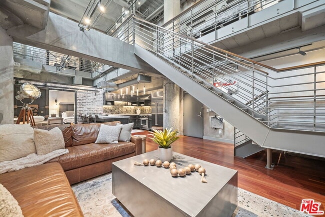 Building Photo - 330 W 11th St Unit A005