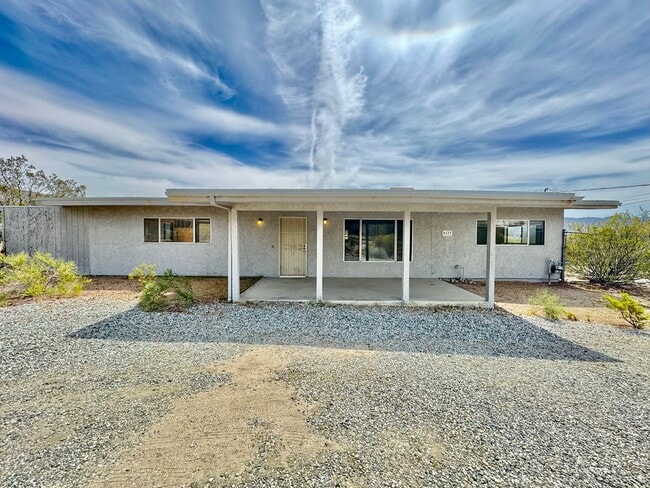Building Photo - Coming Soon! 2 bedroom 1 bath