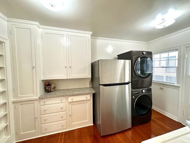 Photo - 1417 Bank St Unit #B