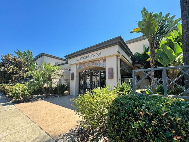 Building Photo - Beautiful Furnished 1 Bedroom, 1.5 Bath Co... Rental