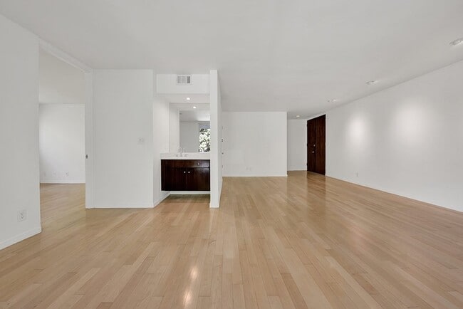 Photo - 1147 N Clark St Unit 306
