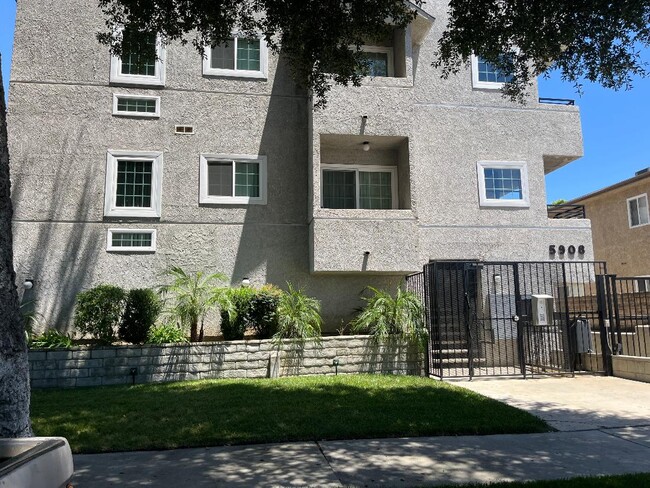 Building Photo - 5908 Cedros Avenue