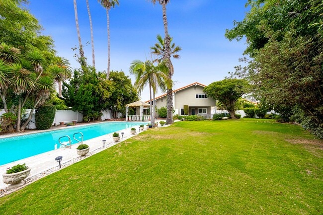 Photo - 4 bed 3 bath POOL on HUGE Lot!