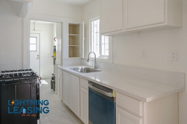 Photo - 1326 N Serrano Ave