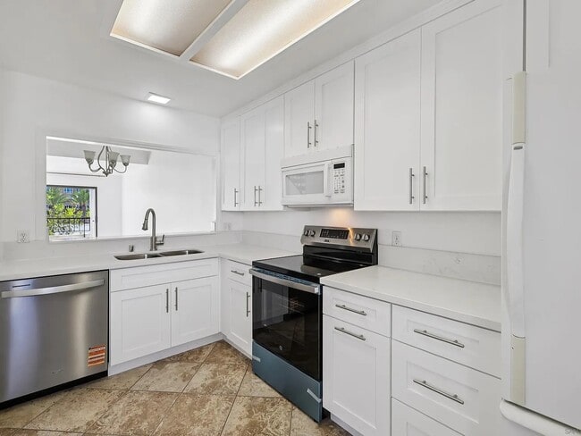 Building Photo - 3525 Lebon Dr Unit 304 Rental