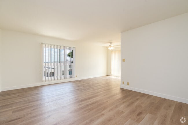 2BR, 1BA - 900SF - Living Room - 715 E. Providencia Ave