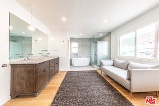 Building Photo - 29 Lighthouse St