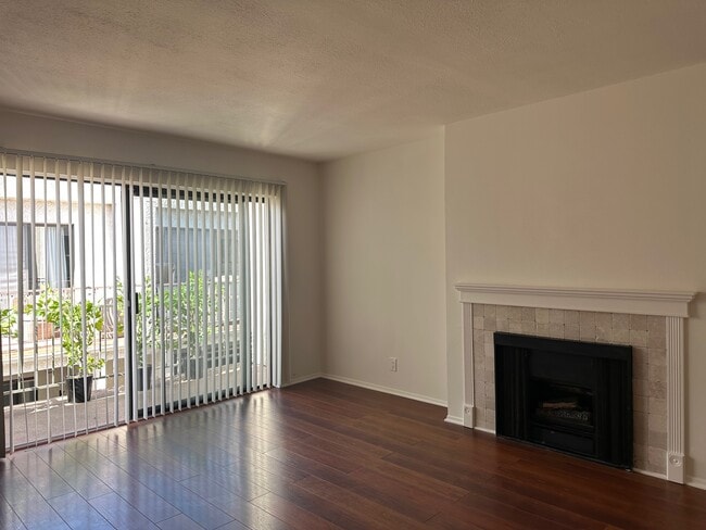 Building Photo - 4370 Troost Ave Unit 202 Studio City