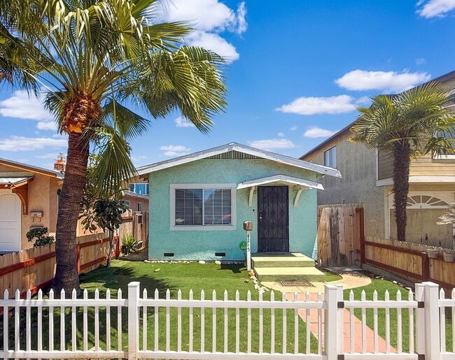 Spacious 2B/1BA Upgraded House w/ W/D, Lar... - Spacious 2B/1BA Upgraded House w/ W/D, Lar...