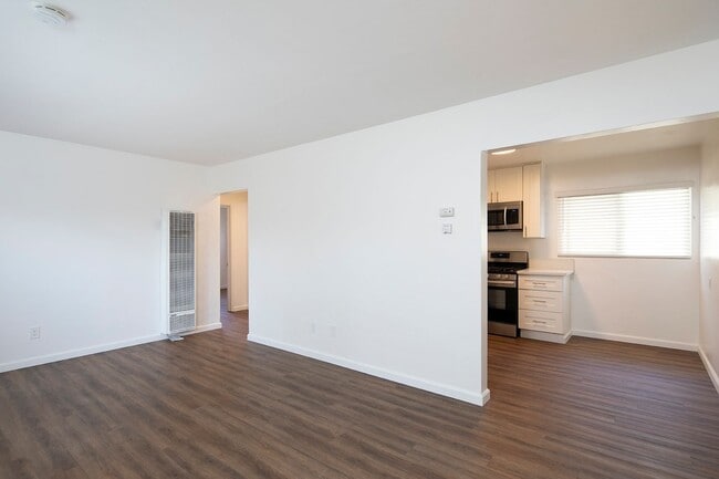 Photo - *MOVE-IN SPECIAL!* North Park 2 BR with Parking and WASHER/DRYER! Unit 4345
