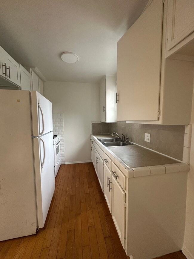 Photo - 1737 N Sycamore Ave Unit 211