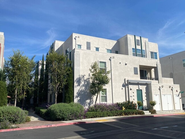 Building Photo - Downtown Upland 3 Bedroom Condo
