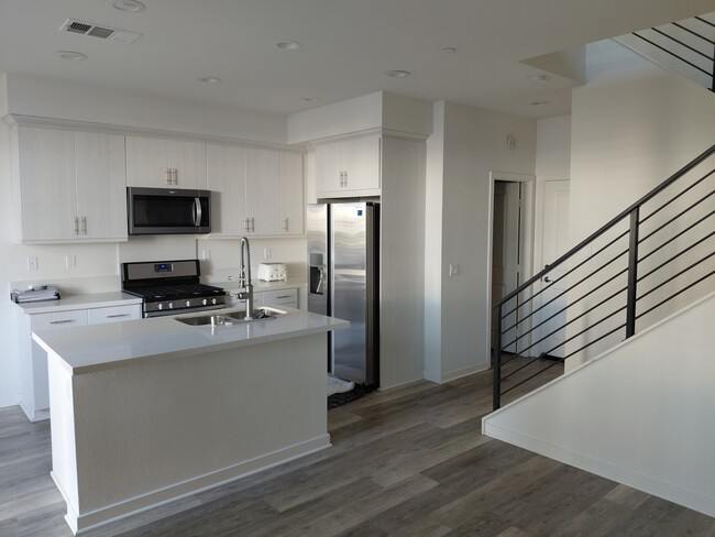 Photo - 2040 Quartet Loop