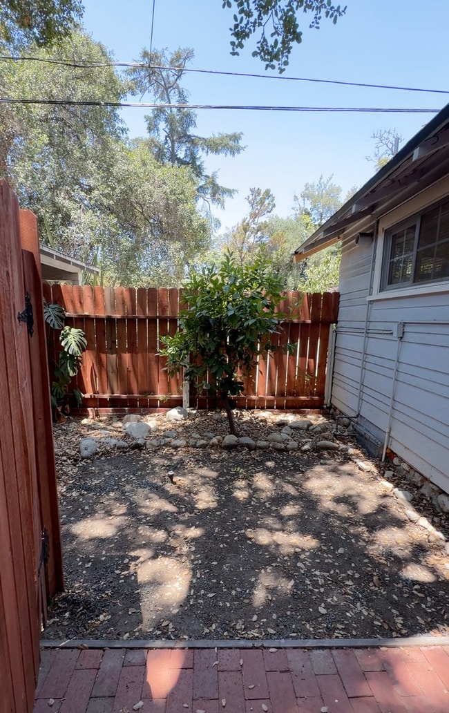 Building Photo - Charming Claremont Village Cottage – Small but Mighty!