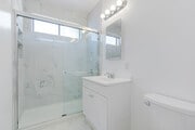 Photo - 323 E Chestnut St