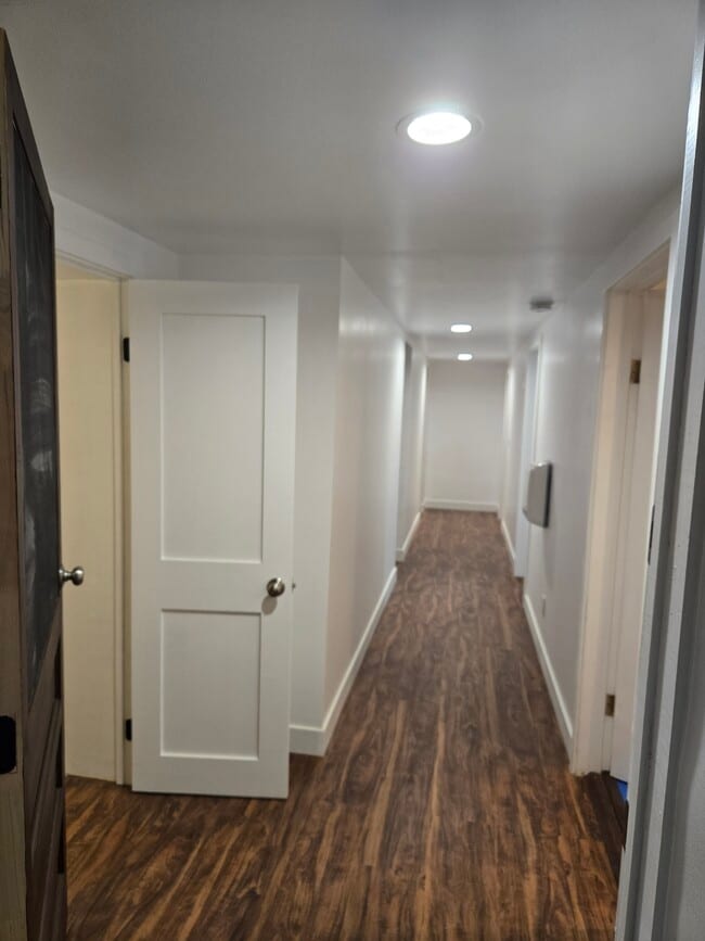 entrance/hallway - 1466 Ridge Way Unit 1466 lower level