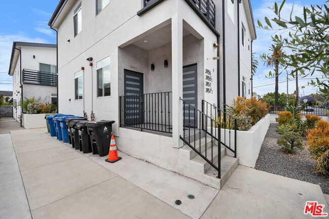 Photo - 3955 1/2 S Budlong Ave Unit 3955