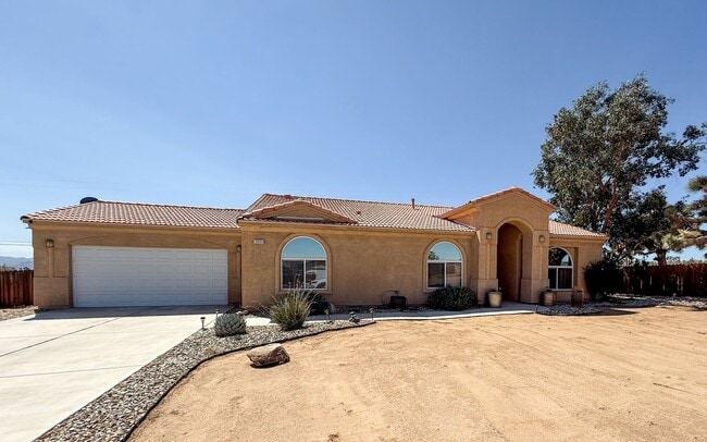 Building Photo - Beautiful Yucca Mesa Home