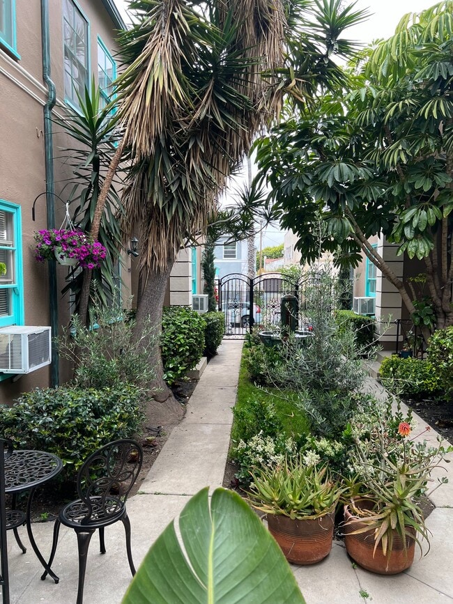 Photo - 326-332 N Gardner St Unit 328.5