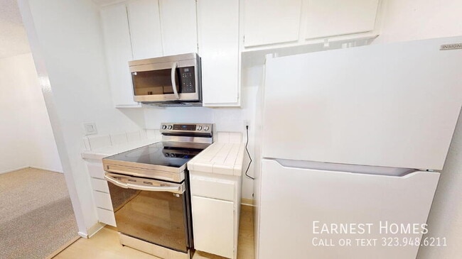 Photo - 5460 White Oak Ave