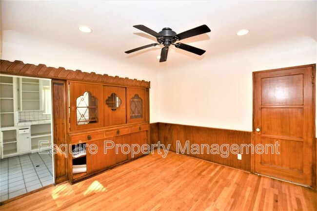 Photo - 225 Deodar Ave