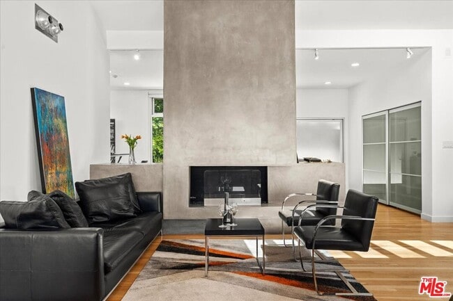 Photo - 3567 Woodcliff Rd