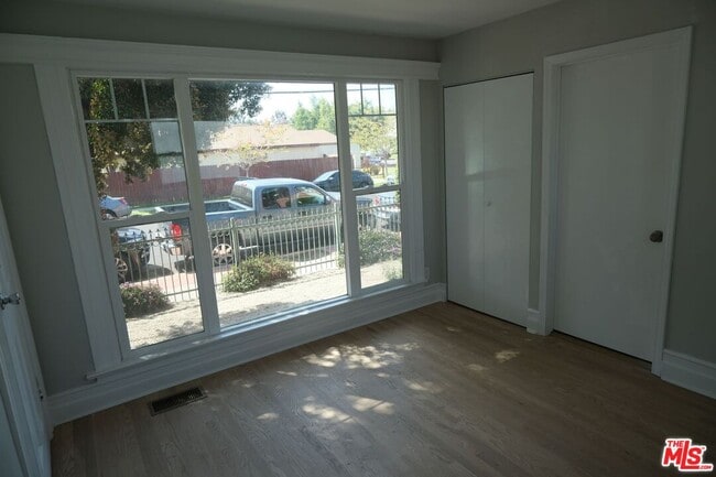 Photo - 1665 W 30th St