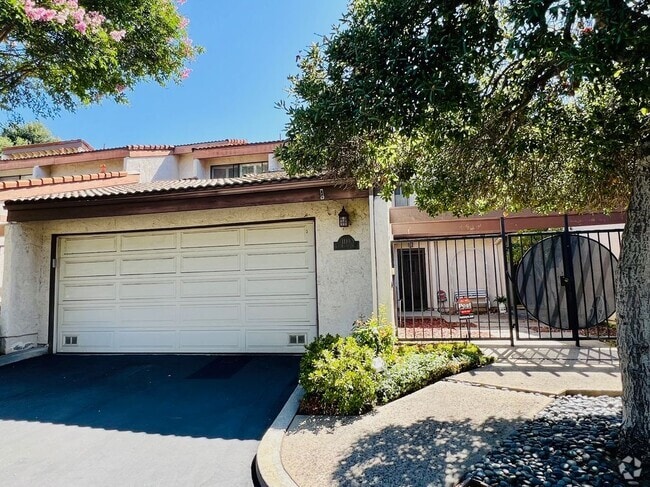 Building Photo - 1110 Las Riendas Way Rental
