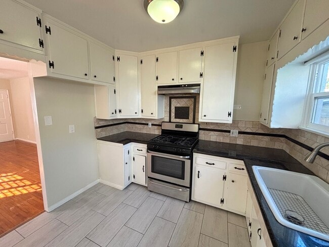 Photo - Charming 2 Bedroom 1 Bath home in desirabl...