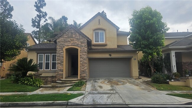 Building Photo - 2566 Pearblossom St