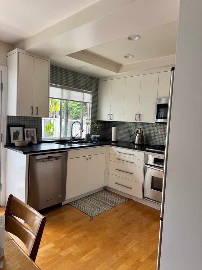 Photo - 912 Monterey Blvd Townhome