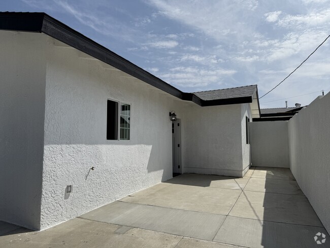 Building Photo - 9452 Rose Ave Rental