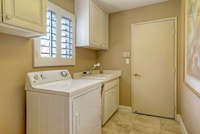 Photo - 56065 Riviera