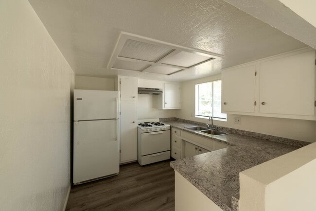 Photo - 220 N Myers St