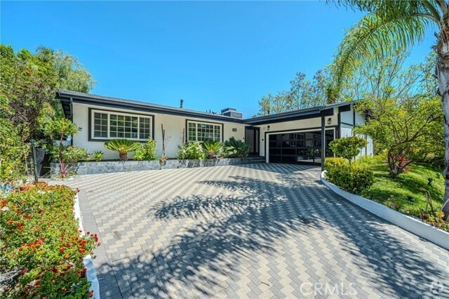 Building Photo - 3650 Sapphire Dr Rental