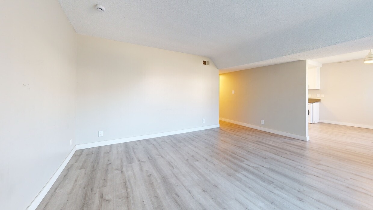 3D Tour - 12236 Manor Dr.