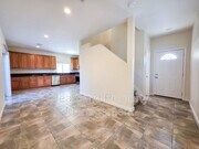 Photo - 690 N Grape St