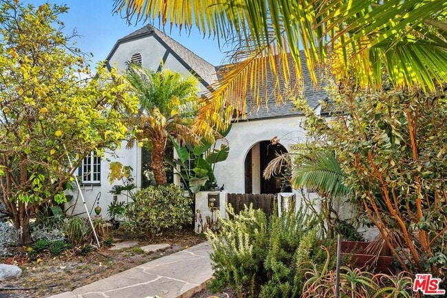 Photo - 9022 Beverlywood St