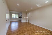 Photo - 12828 Oxnard St Apartment Unit 08