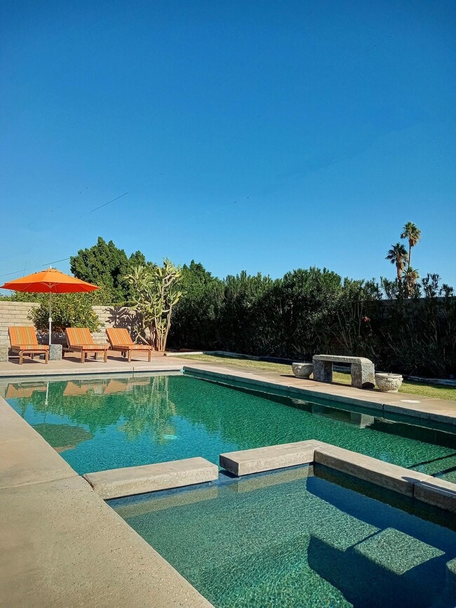 Photo - 2200 E Acacia Rd N