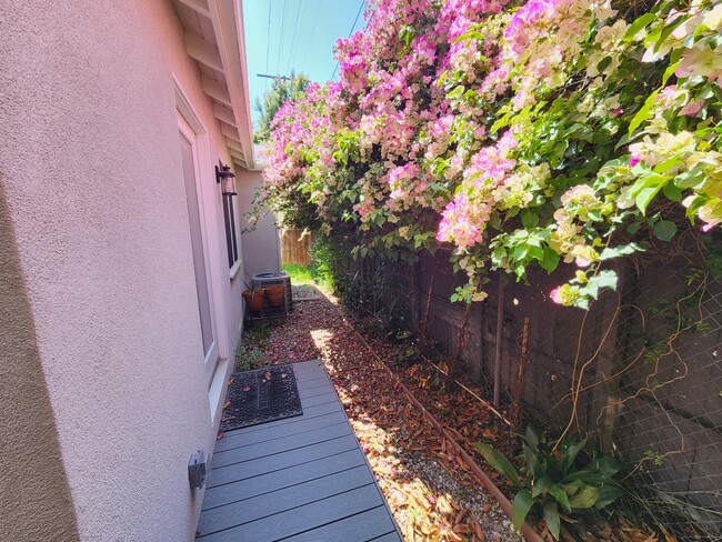 Photo - 2053 W 31st St