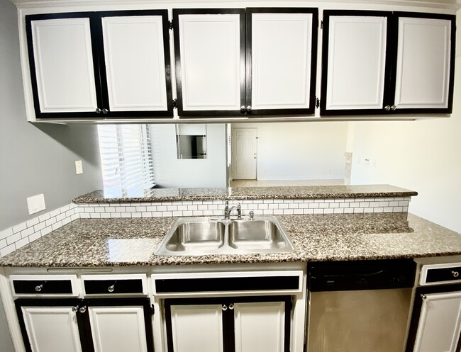 Photo - 7045 Woodley Ave Unit 212