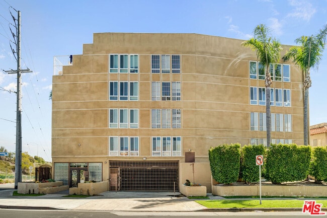 Building Photo - 3600 Bagley Ave Unit 301