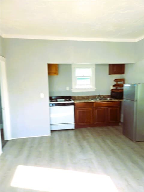 Photo - 918 Maine Ave