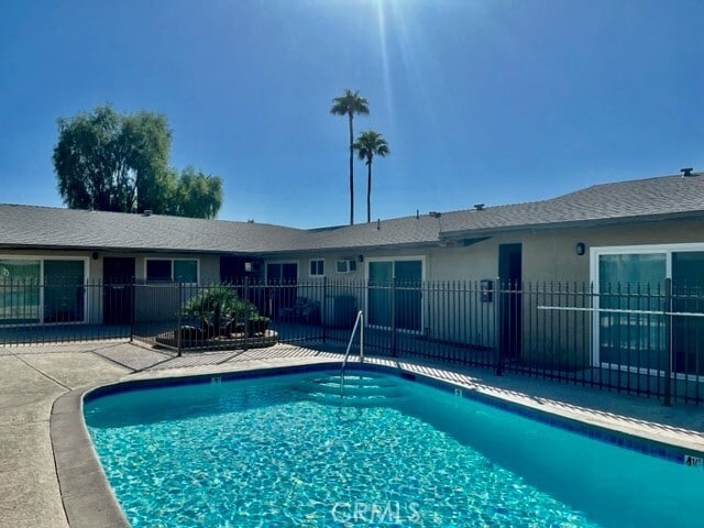 Building Photo - 685 E Vista Chino Unit 7