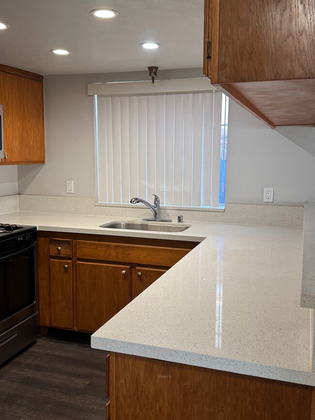 Lots of cabinets - 5255 Riverton Ave