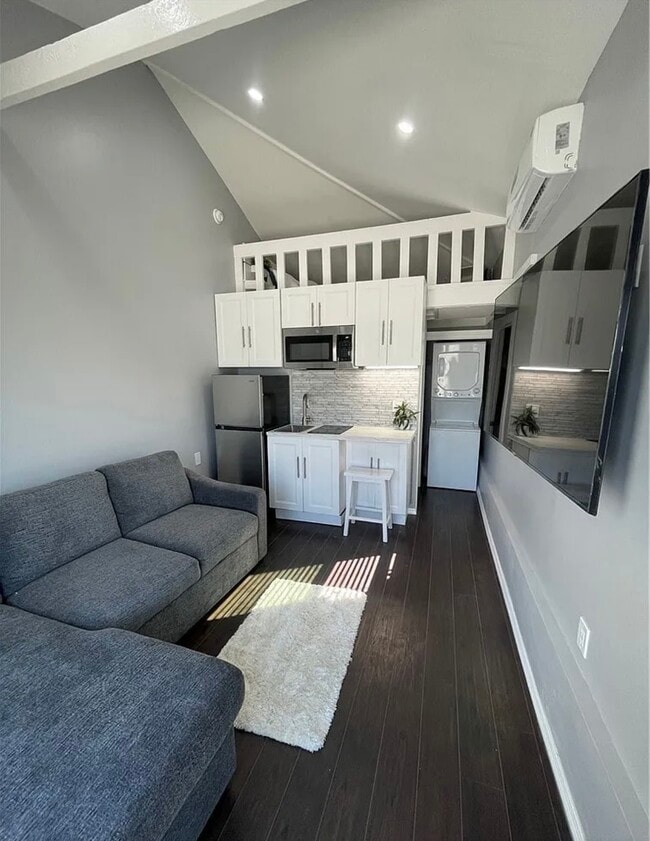 Building Photo - 3502 Dow Ave Unit Private studio